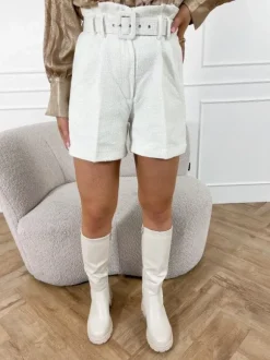 Chanel short off white