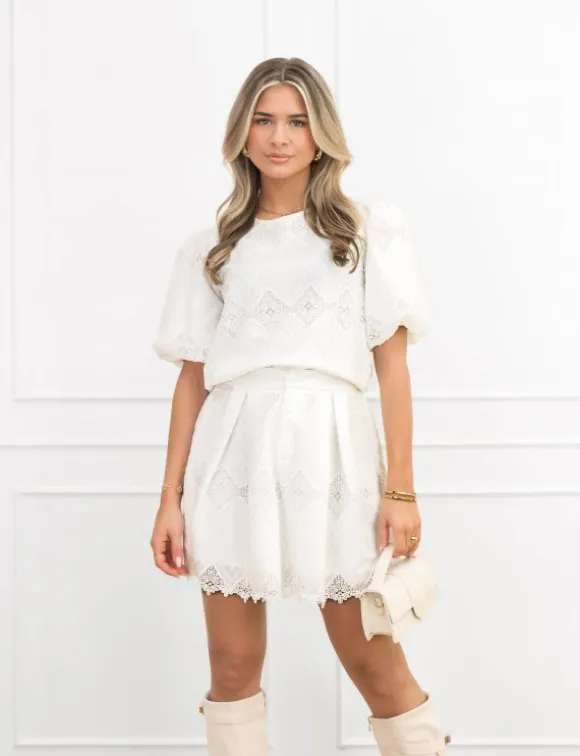 Lovi short wit