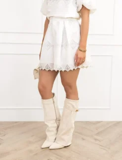 Lovi short wit